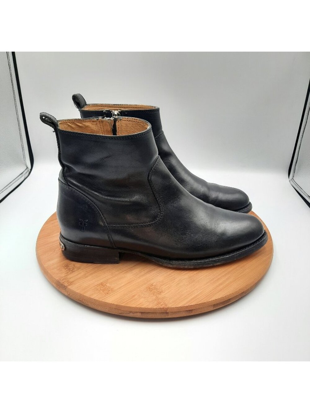 Frye Danielle Womens Size 8 Boots Black Leather Side Zip Ankle Booties